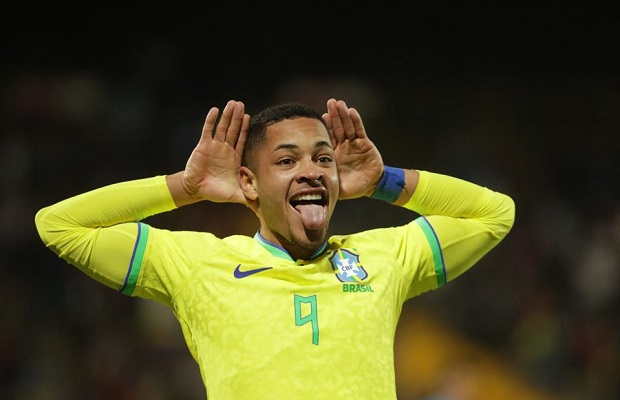 Arsenal keep a close eye on Brazilian forward Vitor Roque